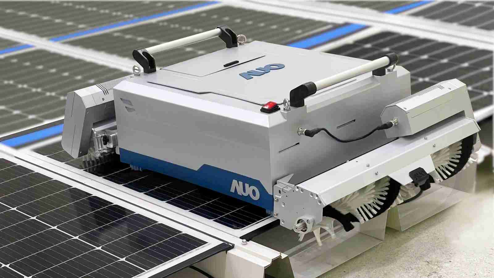 龙门国际致力EPC场域技术升级，，，，导入清洁机器人搭配传感器与AI数据分析，，，大幅减少维运成本