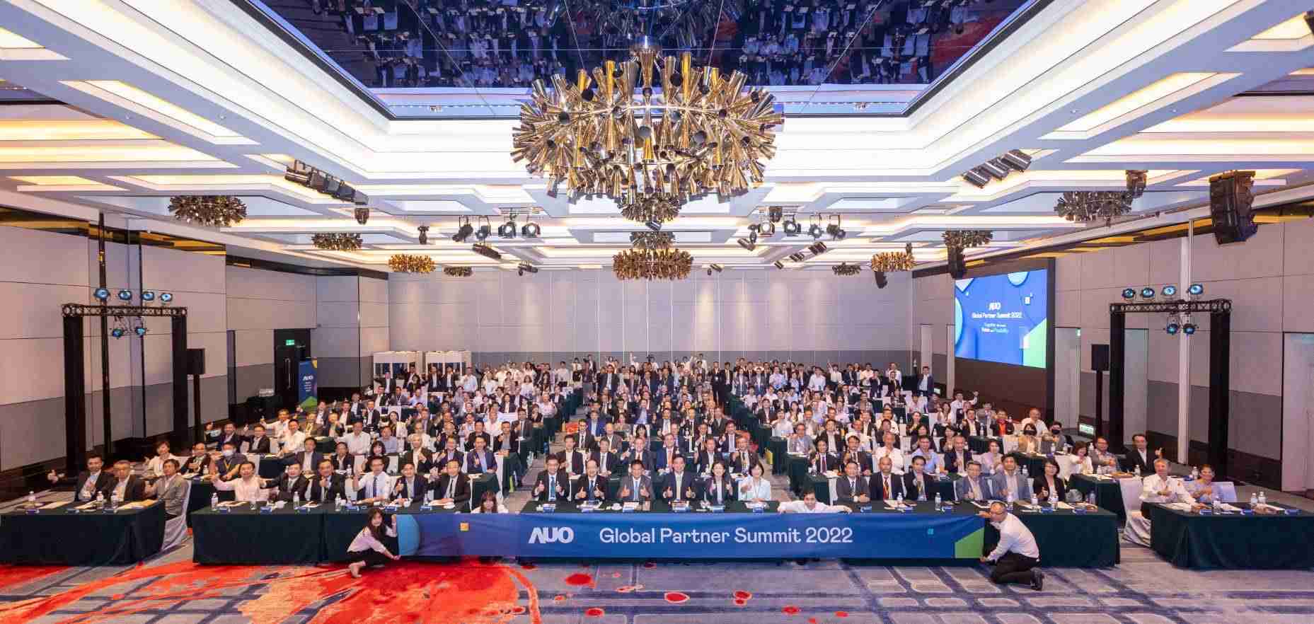 友達推動「安心、、、、創新、、用心、、、同心、、盡心」五星職旅，，為菲籍員工打造全方位照護，，首度贏得「人權實踐與發展領袖獎」殊榮