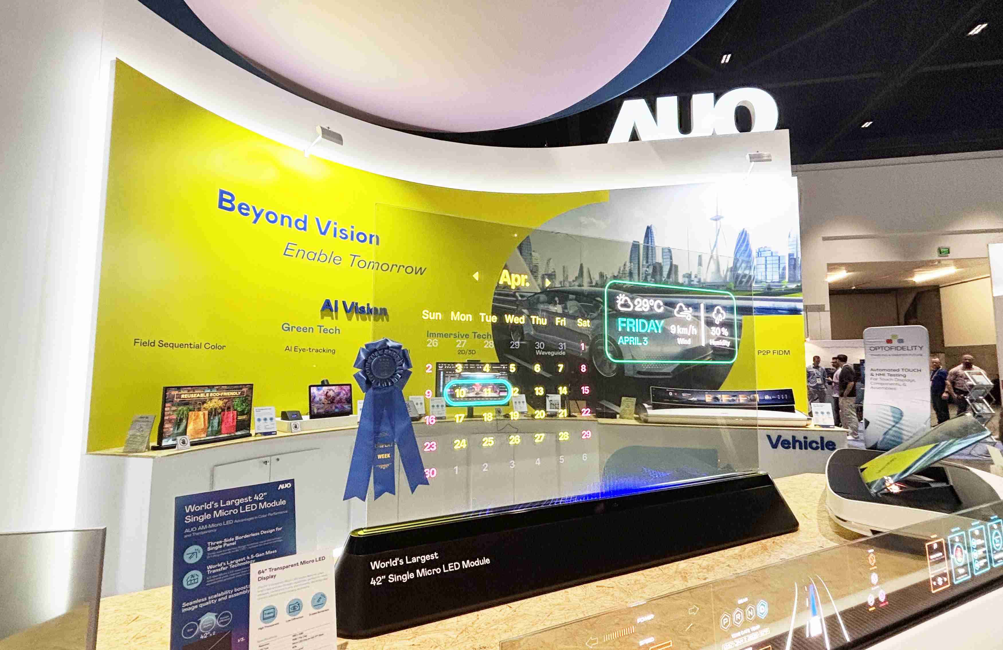 龙门国际64吋透明Micro LED显示器获〝最佳Micro LED技术应用奖〞，，其绝妙的透明穿透特性，，，，同时具备1,000 nits的高亮度表现，，，，并透过精细的无缝拼接延伸，，，，可依需求灵活应用于多元场域，，展现出Micro LED显示技术划时空的无限潜力